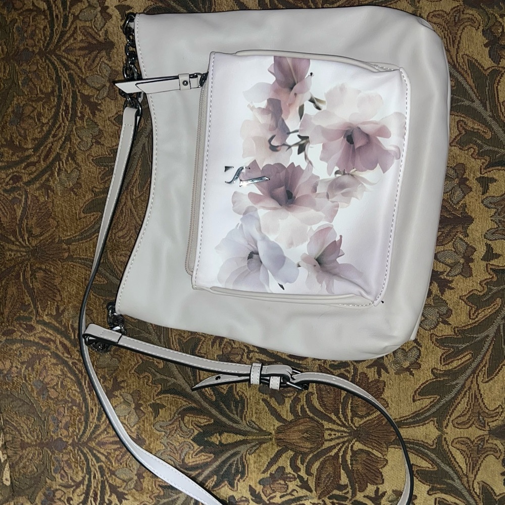 Simply Vera Vera Wang White and Pink Shoulder Bag with Floral Design
